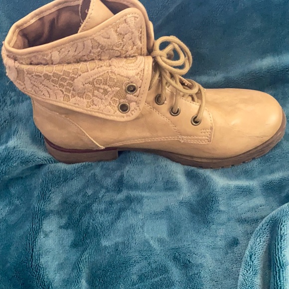 The Cutest Nine West Boots - Picture 4 of 7